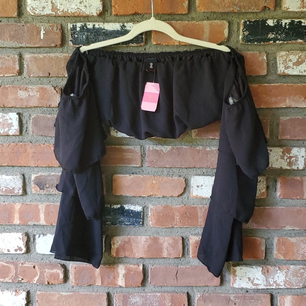NWT Cute Crop Top w/ Sleeves